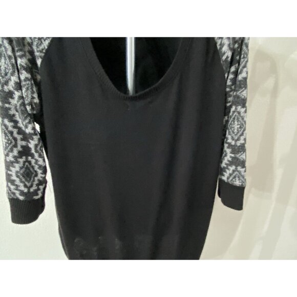 Maurices Womens Medium Sweater Black With Geometric Design On 3/4 Sleeves - Picture 9 of 10